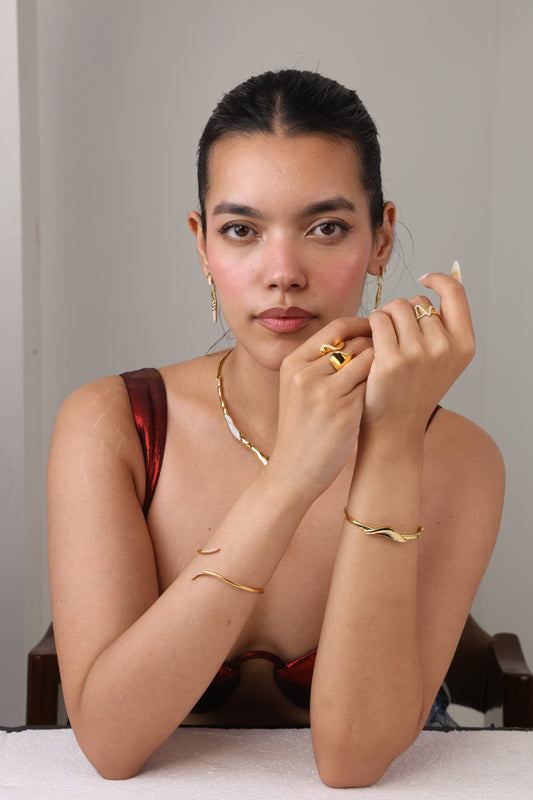 Svelte Arc Bangle