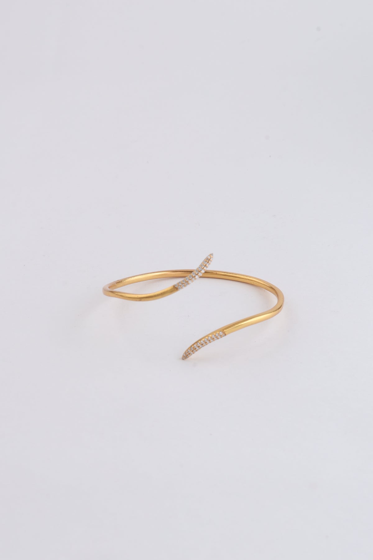 Svelte Arc Bangle