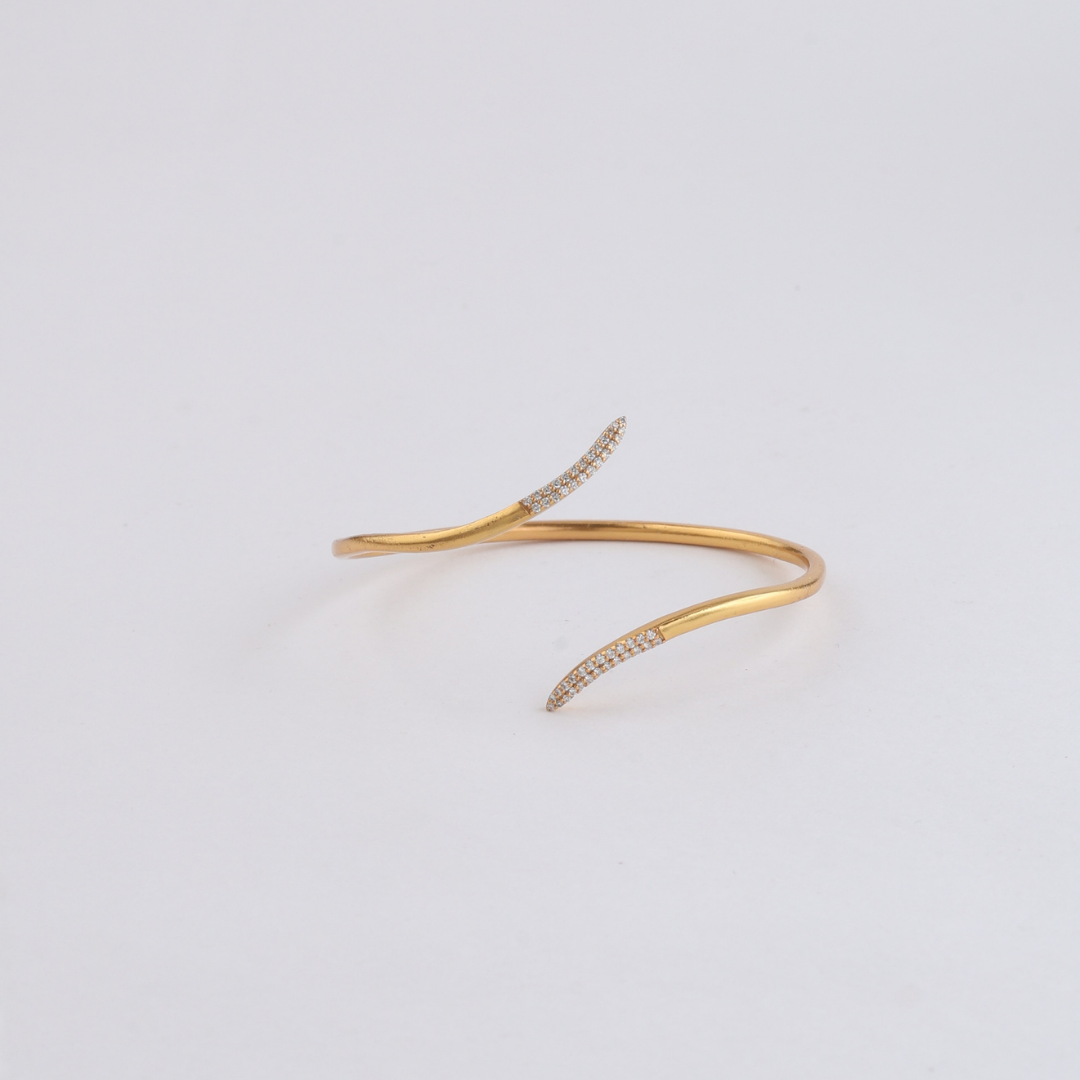 Svelte Arc Bangle