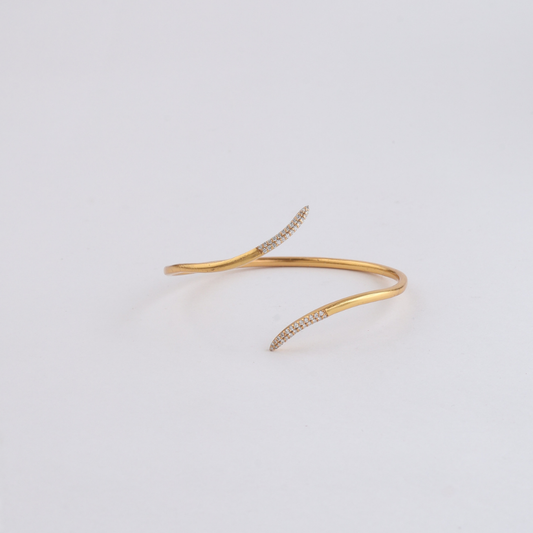 Svelte Arc Bangle