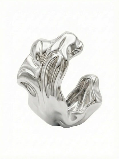 Snuggy Minimalist Stud Earring